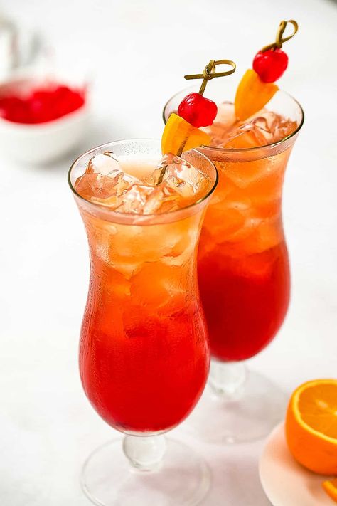 Beach Drink Recipes, Summer Drink Recipe, Beach Recipes, Easy To Make Cocktails, Peach Vodka, Beach Cocktails, Beach Drinks, Summer Drink Recipes, Happy Hour Cocktails