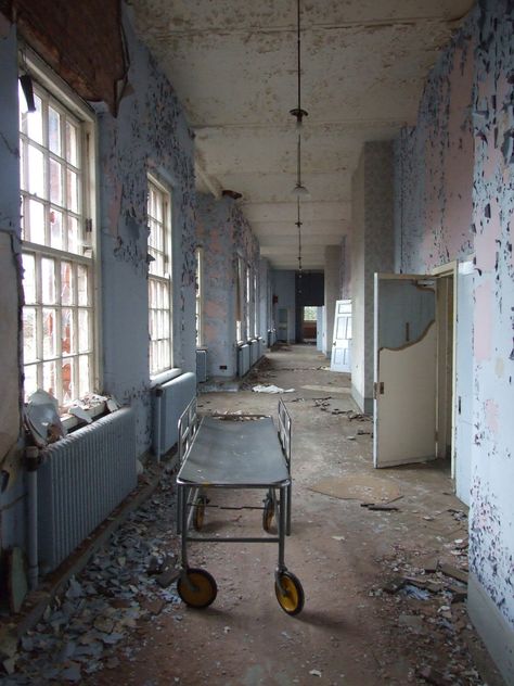 High Royds (West Riding Pauper Lunatic Asylum) opened in 1888, West Yorkshire St Mary’s Asylum built in 1910, Stanni... Editorial Presentation, Haunted Asylums, Abandoned Prisons, Real Haunted Houses, Lunatic Asylum, Mental Asylum, Abandoned Asylums, Psychiatric Hospital, Abandoned Hospital