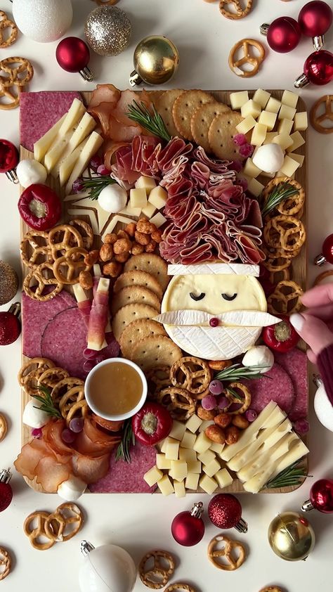 Christmas snack board with Santa Brie, prosciutto, cheese, crackers, dried meat, stuffed pepper, nuts and honey🎅🏻��✨ #food #snack #snackboard #santa #holiday #festive #christmas #winter #idea #закуски #дошказакусок #різдво #новийрік #ідея #свято #дошка Brie Prosciutto, Dried Meat, Santa Snacks, Christmas Platter, Stuffed Pepper, Snack Board, Cheese Crackers, Winter Crafts, Short Acrylic Nails