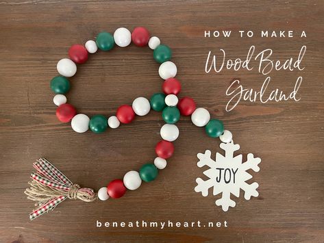 Christmas Garland Ideas, Garland For Christmas, Beaded Ornaments Diy, Christmas Bead Garland, Merry Christmas Tags, Diy Christmas Garland, Garland Ideas, Wooden Bead Garland, Easy Christmas Gifts