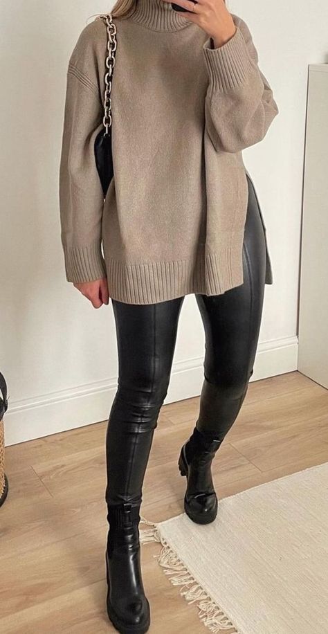 Leather leggings level-up any outfit. *this is a commissionable link Leather Leggings Outfit Winter, Edgy Winter Outfits, Leggins Outfit, Long Sweater Outfits, Outfits Leggins, Happy Hour Outfit, Leggings Outfit Ideas, Outfit Botas, Leggings Outfit Fall