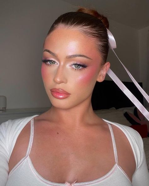 Balletcore Makeup, Ballet Core Makeup, Ballet Makeup, Ballerina Makeup, Bunny Makeup, Maquillage On Fleek, Prom Eye Makeup, Doll Eye Makeup, Soft Glam Makeup