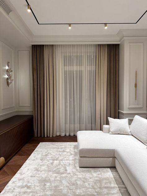 Beige Curtains Living Room Ideas, Salon Curtains, Custom Curtains Living Room, Cozy Curtains, Beige Curtains Living Room, Curtain Panels Living Room, Luxury Curtains Living Room, Living Room Gold, Curtain Living Room