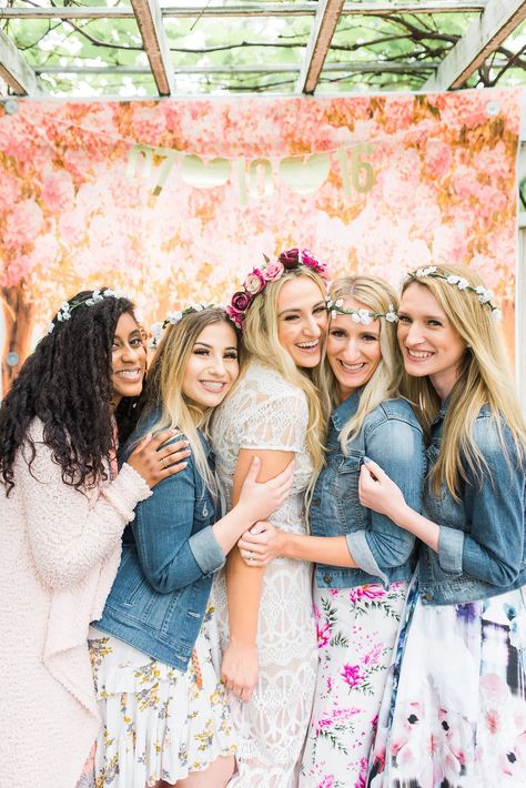 Wedding Shower Photography, Bridal Shower Group Photo, Bridal Shower Photography Ideas, Bridal Shower Outfits For Bridesmaid, Bridal Shower Photo Ideas, Bridal Shower Poses Photo Ideas, Bridal Shower Poses, Bridal Shower Photoshoot, Bridal Shower Bride Outfit