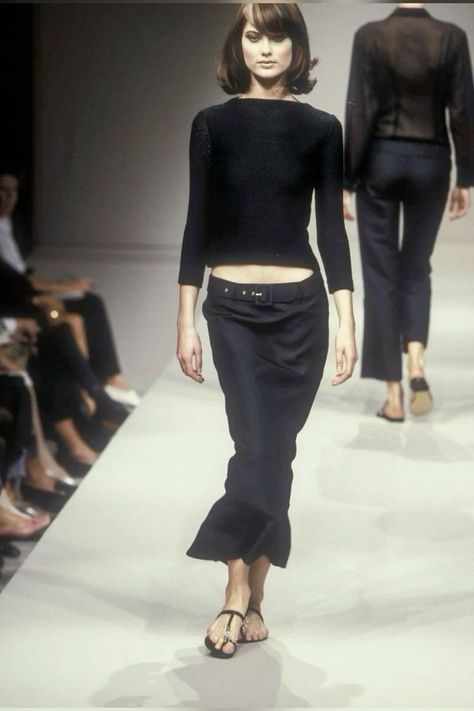 90s Runway Fashion, Outfit 90s, All Black Outfit, Alberta Ferretti, 90s Fashion, Fashion Magazine, Runway Fashion, Fashion Inspo Outfits, Dress To Impress