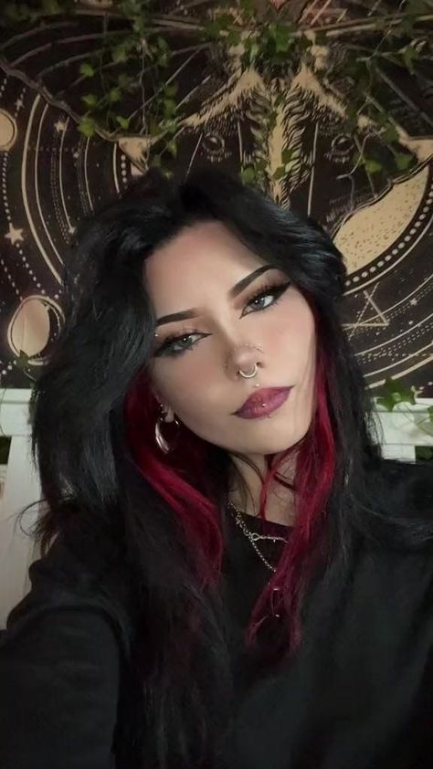 Black Red Hair, Red Hair Inspo, Peekaboo Hair, Gothic Hairstyles, Goth Hair, Hair Color Streaks, Dyed Hair Inspiration, Halo Hair, Pretty Hair Color