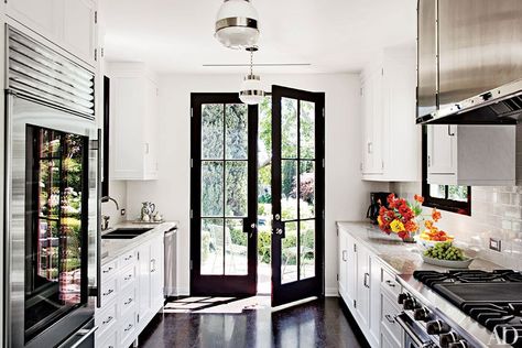 Top architects and designers share some of their expert strategies for successful renovations Black French Doors, Celebrity Kitchens, Hollywood Hills Homes, Nate Berkus, Classic Kitchen, Galley Kitchen, Design Del Prodotto, Style At Home, Beautiful Kitchens