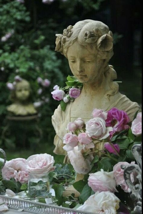 Pink Garden, Garden Statues, Nature Aesthetic, Rose Garden, Dream Garden, Cottage Garden, Painting Inspiration, Secret Garden, Beautiful Gardens