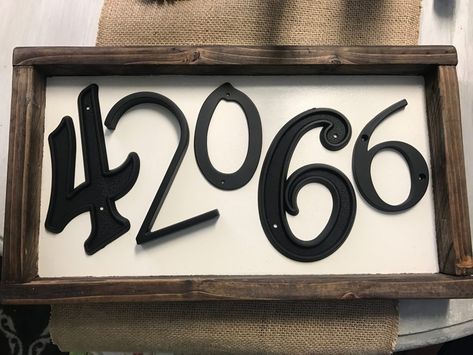 Make this super simple DIY Zip Code Wood Sign house numbers from your local hardware store! Rustic Country Home, Simple Wall Decor, Diy Home Decor Easy, Repurposed Items, Design Sponge, Wall Gallery, Craft Sale, Painting Process, Wall Display