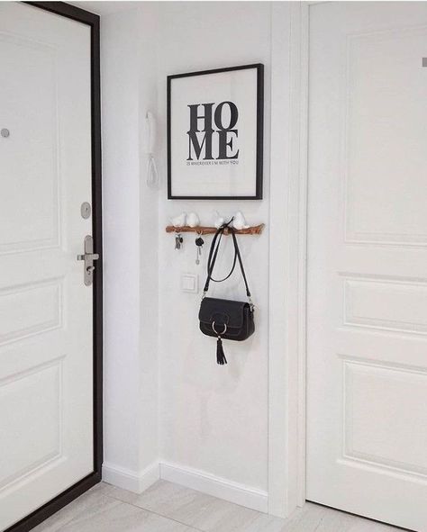 Small Apartment Entrance, Small Entrance Halls, Vstupná Hala, Entrance Hall Decor, Design Hall, Ceiling Decorations, Apartment Decorating Living, Apartment Entryway, Paint Kitchen