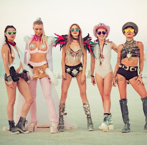 1,820 Likes, 73 Comments - ≫≫ LOVE TRIBE ≫≫ (@lovetribestyle) on Instagram: “FREE BIRDS! Feeling the fairy magic with these ones.  @gypspallister @karlibell @meatforaqueen…” Music Festival Outfits Rave, Burning Man Costumes, Burning Man Style, Rave Halloween, Burner Girls, Burning Man Girls, Burning Men, Outfit Rave, Festival Mode