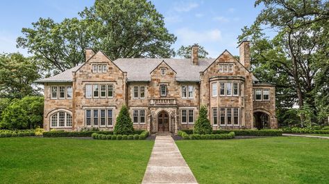 The incredible Stone Hedge mansion, built for Detroit Tigers owner Walter O. Briggs, is listing for $1,050,000. Stone Estate Homes, English Mansion Floor Plan, Mansion Astethic, Lodge Mansion, Stone Hedge, New England Mansion, Manor Floor Plan, Cottage Mansion, English Mansion