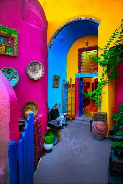 Mexican Interior Design, Mexican Interiors, Southwest Colors, Mexican Colors, Mexican Home Decor, Mexican Home, Mexican Decor, Household Furniture, Romantic Movies