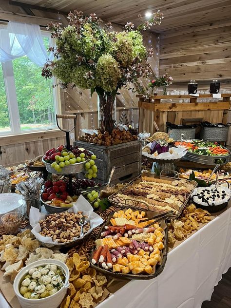 Italian Reception Decor, Dessert Bar Party Ideas, Rustic Appetizer Display, Rustic Buffet Table Food Stations, Western Wedding Food Ideas Buffet Tables, Party Food Setup Display, Family Style Buffet Wedding, Rustic Catering Display Buffet, Buffay Food Table