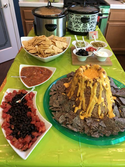 Dinosaur Themed Food, Dino Party Food, Dinosaur Birthday Party Food, Dinasour Birthday, Dinosaur Birthday Party Ideas, Dinosaur Party Food, Dinosaur Food, Jurassic Park Birthday Party, Jurassic Park Party