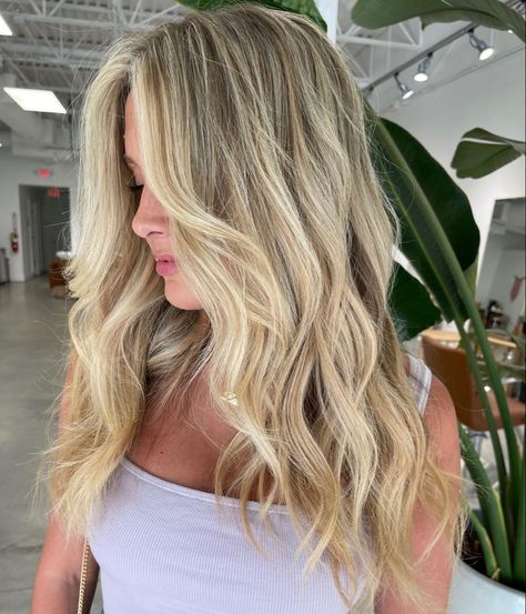 Light Blonde Hair Balayage, Half Head Foils Blonde, Dimensional Hair, Beach Blonde Hair, Summer Blonde Hair, Summer Blonde, Dyed Blonde Hair, Light Blonde Hair, Sandy Blonde