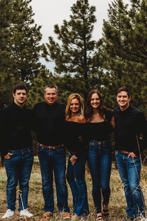 Family Photoshoot Dress Ideas Outfit, Black Shirt And Jeans Family Pictures, Family Picture Black Outfits, Texas Family Photos, Black Clothes Family Photoshoot, Denim And Black Family Pictures, Family Photos Wearing Black, Ctrl Photoshoot, Black Outfits Family Pictures