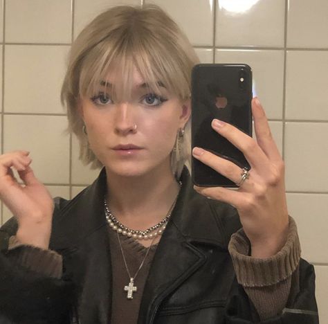 Short Grunge Hair Pixie Cuts, Olivia Halle, Queer Hair, Short Bleached Hair, Really Short Hair, Hair Inspiration Short, Short Straight Hair, Haircuts Straight Hair, Alternative Hair