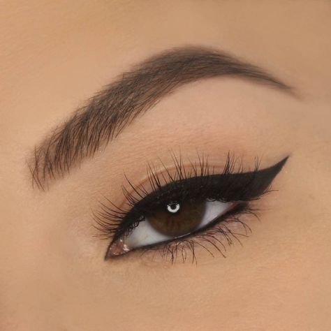 Waterline Eyeliner, Silvester Make Up, Permanent Makeup Eyeliner, Eyeliner Ideas, Perfect Winged Eyeliner, How To Do Eyeliner, Permanent Eyeliner, Kajal Eyeliner, Simple Eyeliner