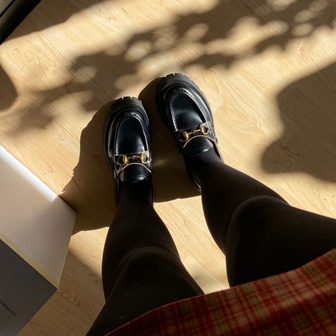 Loferebi Shoes Outfit, Mocassin Outfit Winter, Mocassin Outfit, Lookbook Inspiration, Outfits Female, Winter 22, Uni Outfits, Aesthetic Shoes, School Outfits