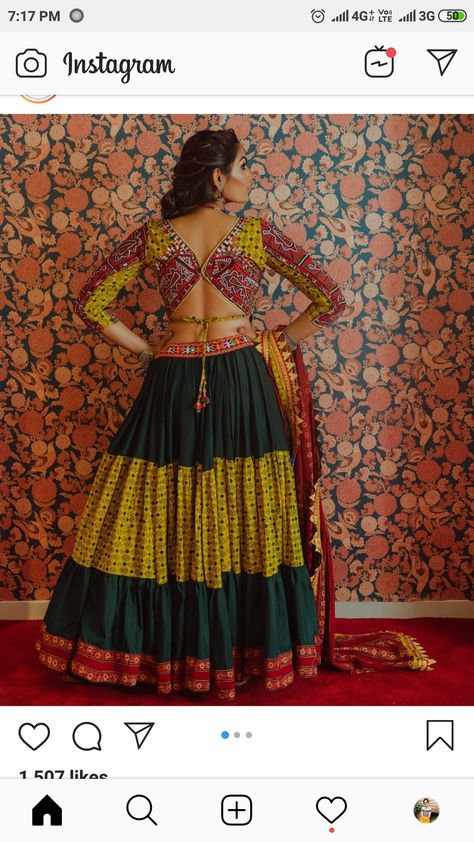 Navratri Blouse, Choli Blouse Design, Long Blouse Designs, Navratri Dress, Latest Blouse Designs Pattern, Choli Blouse, Backless Blouse Designs, New Saree Blouse Designs, Lehenga Designs Simple