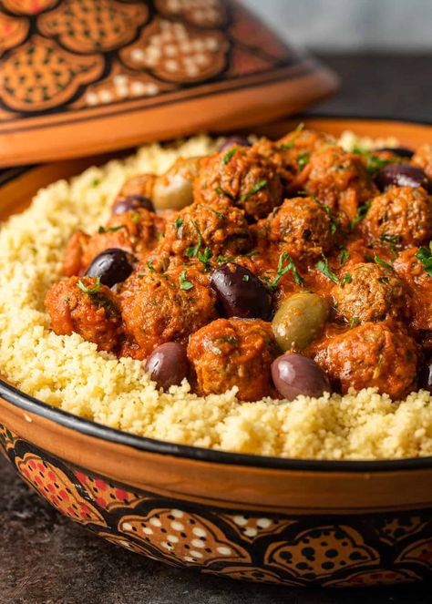 Moroccan meatballs are made with ground meat, onions, and herbs, and served with a flavorful tomato sauce. Pair with olives and couscous! Moroccan Birthday, Moroccan Meatballs, Moroccan Recipes, Moroccan Cooking, Moroccan Dishes, Filling Dinner, Moroccan Food, Lip Swatches, Lamb Recipes