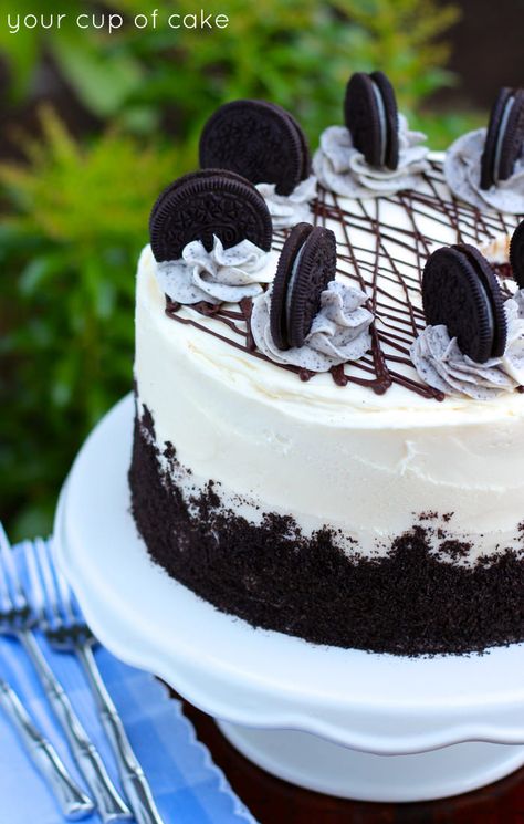 Oreo Cake with cookies and cream filling! Oreo Dort, Oreo Cookie Cake, School Cupcakes, Chocolate Oreo Cake, Cookies And Cream Cake, Chocolate Oreos, Oreo Dessert, Cake Fillings, Oreo Cake