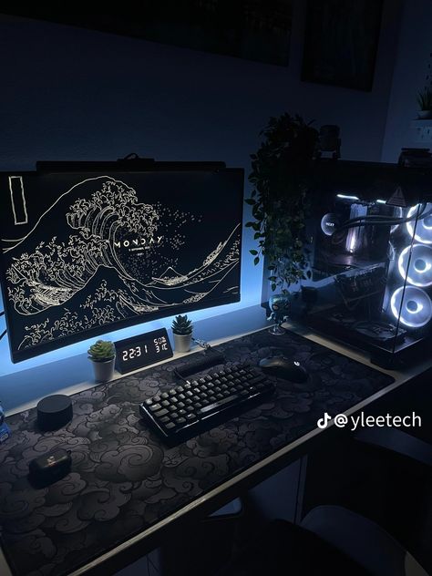 Pc Gaming Room Ideas, Black Gaming Room Ideas, Dark Game Room Aesthetic, Minimalistic Gaming Room, Pc Gaming Setup Aesthetic Dark, Pc Setup Accessories, All Black Gaming Setup, Men Gaming Setup, One Monitor Setup