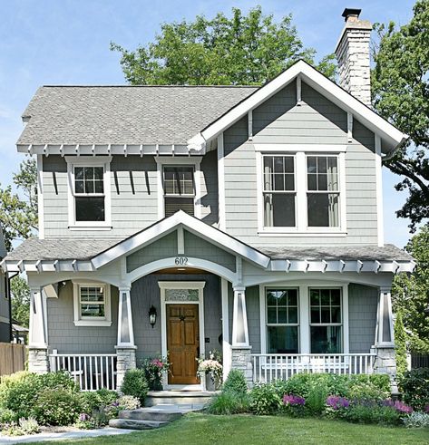 House Exterior Medium, Aesthetic House Exterior Small Cottage, White Suburban House, American Suburban House Exterior, Louisiana House Exterior, Cute Suburban House Exterior, Classic Suburban House, Small Family House Exterior, 90s Style House Exterior