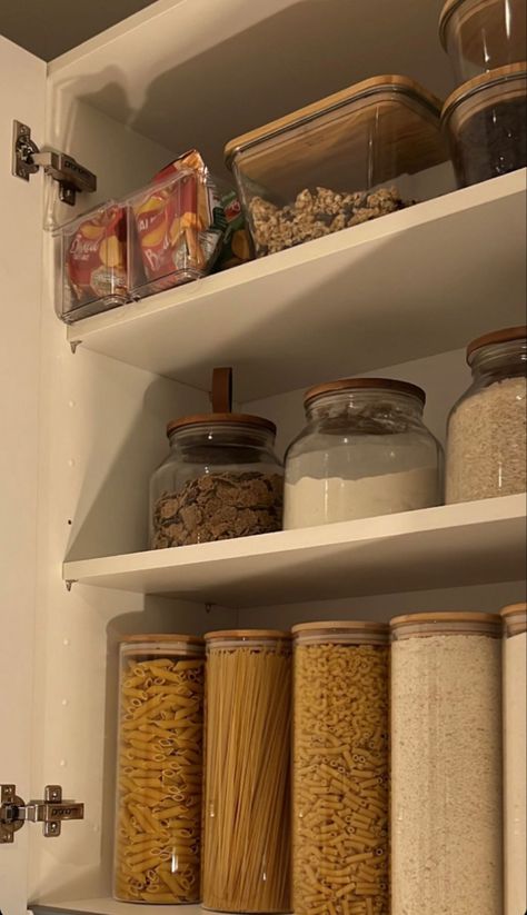 Aesthetic Apartment Organization, Kitchen Cabinet Food Organization, Kitchen Organisation Aesthetic, First Home Organization, Aesthetic House Organization, Pantry Organization Aesthetic, Home Essentials Aesthetic, Clean House Inspiration, Aesthetic Kitchen Organization