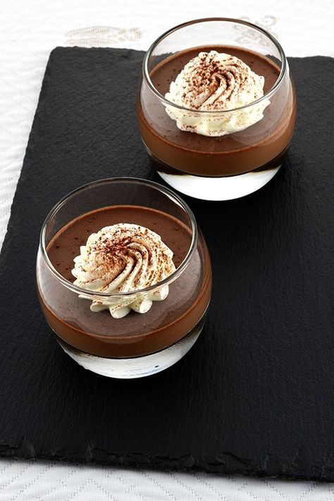 Pudding Recept, Chocolate Panna Cotta, Panna Cotta Recipe, Mousse Recipes, Creamy Desserts, Paleo Dessert, Food Cakes, Mini Desserts, Pavlova