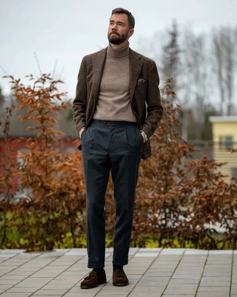 Mens Turtleneck Outfits, Office Outfit Men, Turtleneck Outfit Men, Turtleneck And Blazer, Turtleneck Outfits, Sweater Outfits Men, Blazer Outfits Men, Mens Business Casual Outfits, Turtleneck Outfit