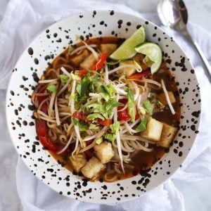 Easy Pad Thai Soup - A Beautiful Mess Pad Thai Soup, Thai Soup Recipes, Cooking Tofu, Thai Soup, Chipotle Mayo, Miso Dressing, Foodie Crush, Crispy Tofu, Easy Lunch Recipes