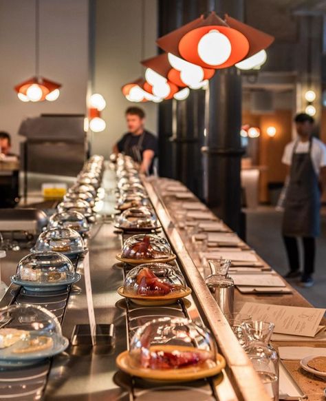 Pick & Cheese, which opened in Seven Dials Market in Covent Garden, has a 40-meter conveyor belt that delivers an endless supply of cheese. Conveyer Belt, Conveyor Belt Sushi, Cheese Bar, Tomato Relish, Garden Restaurant, Different Wines, Restaurant Concept, Conveyor Belt, London Food