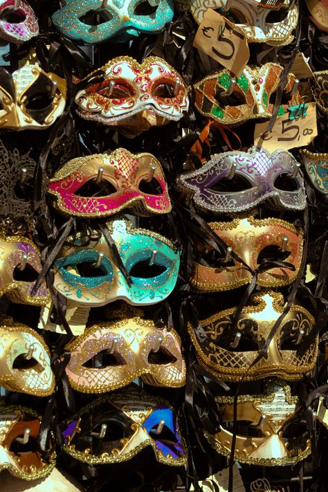 Italian Masks Venice, Venice Festival Mask, Italian Masquerade Carnival Of Venice, Venice Themed Party, Mask Party Aesthetic, Mascarade Aesthetic, Venice Carnival Aesthetic, Karneval Aesthetic, Venetian Aesthetic