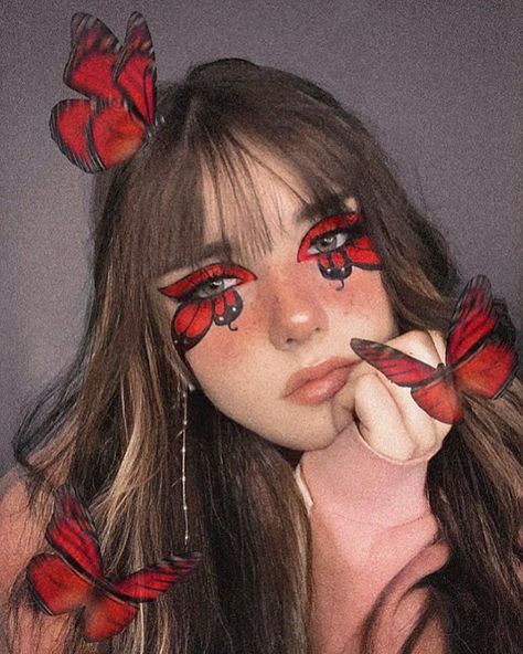 Red Butterfly Eye Makeup, Butterfly Wings Makeup, Artistic Eye Makeup Creative, Red Butterfly Makeup, Eye Makeup Inspo Creative, Creative Makeup Ideas Art Inspiration, Butterfly Face Makeup, Butterfly Makeup Easy, Butterfly Makeup Halloween