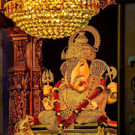 No photo description available. Shrimant Dagdusheth Halwai Ganpati, Ganpati Pic, Dagdusheth Ganpati, Ganpati Bappa Wallpapers, Funny Compliments, Ganpati Bappa Photo, Ganpati Bappa Morya, Wallpaper Full Hd, Ganesh Lord