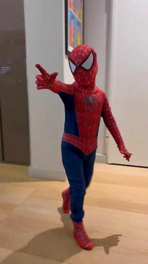 Leone Spider-Man Lucia Ferragni 🕷❤️ Spiderman Halloween Costume, Leo Ferragni, Fluffy Shoes, Spiderman Kids, Slay Girl, Baby Play Activities, Future Mom, Baddie Outfits Casual