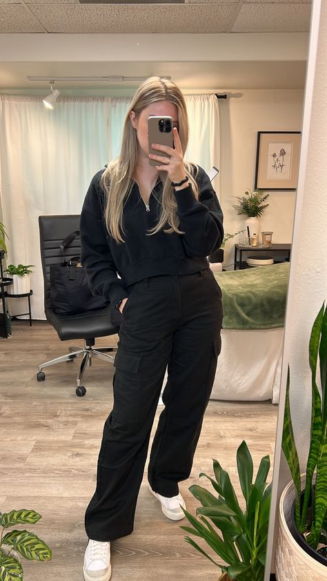 Gen Z Black Outfit, Black Cargo Fall Outfits, All Black Outfit Rainy Day, Black Jogger Cargo Pants Outfit, Black Cargo Pants Outfit Business Casual, Black Cargo Pants Outfit Cold Weather, Black Cuffed Cargo Pants Outfit, Cargo Pants Outfit No Crop Top, Gen Z Outfits Winter