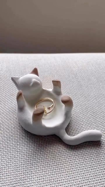 Cat Ring Holder, Diy Sy, Mini Ring, Diy Air Dry Clay, Sculpture Art Clay, Air Dry Clay Projects, Tanah Liat, Clay Diy Projects, How To Make Clay