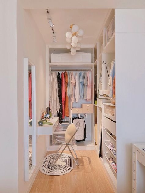 Walking Closet Pequeños, Idea For Room, A Walk In Closet, Design Closet, Small Dressing Rooms, Dressing Room Design Small Space, Room Design Modern, Small Room Design Bedroom, Dream Closet Design