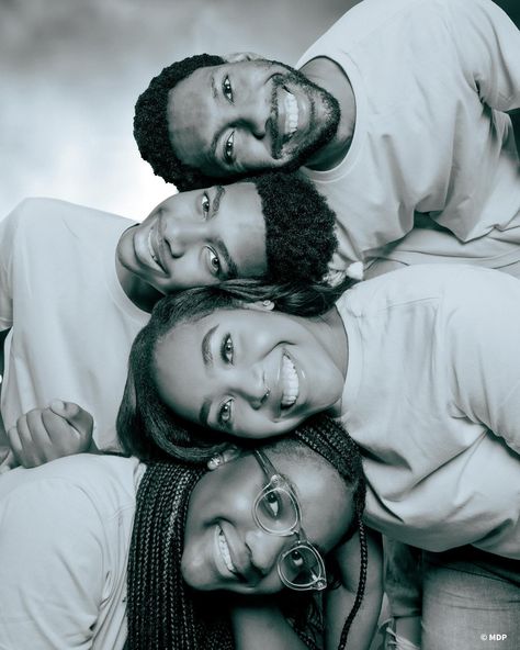 I’ll always got your back #siblings From this past mother day🥹🙌🏻✨ #siblings #80sphotoshoot Black Siblings Photoshoot, Photography Poses For Siblings, 5 Siblings Picture Ideas, Photoshoot Ideas With Siblings, 3 Sibling Photoshoot, Sibling Christmas Pictures Older, Family Photo Studio Poses, Siblings Christmas Photoshoot, 5 Sibling Photography