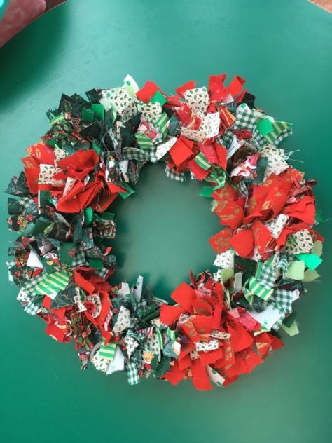 Christmas Rag Wreath Diy, Rag Wreath Christmas, Fabric Christmas Wreaths To Make, Christmas Fabric Wreath, Christmas Rag Wreath Ideas, Christmas Wresth, Fabric Christmas Wreath, Rag Crafts, Christmas Rag Wreath