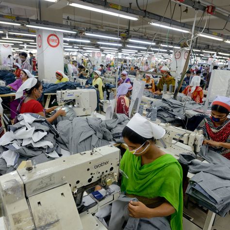 The Fashion Industry Is Considered One Of The Biggest Contributors To Modern Slavery Zine Project, Marketing Project, Waste Clothing, Sustainability Projects, Textile Factory, Textile Waste, Garment Workers, Clothing Factory, Fast Fashion Brands