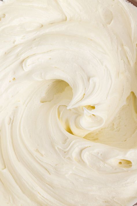 Vanilla Buttercream Frosting Recipe, Whipped Buttercream Frosting, Chocolate Buttercream Recipe, Whipped Buttercream, Chocolate Fudge Frosting, How To Make Frosting, Whipped Butter, Fudge Frosting, Vanilla Buttercream Frosting