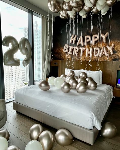 🏨 Luxury hotel suite decorations📍 Miami | Orlando | Houston 💻 www.luxvents.com 📞 561.855.0531 #birthdayideas #anniversaryideas #luxuryhotels #miamisurprise #surpriseroom #eastmiami Hotel Room 21st Birthday, 21st Bedroom Surprise, Hotel Birthday Surprise For Him, Hotel Decor Birthday, Birthday Decorations At Hotel, Black Hotel Room Birthday Decorations, Birthday Hotel Room Decorations, 18th Hotel Birthday Party, Just Married Hotel Room Decorations