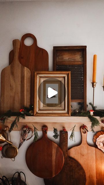 Cassandra Evans (Sunny) // Folk Living on Instagram: "It’s time to head to the forest for a good acorn cap forage to make this sweet mushroom garland for the holidays 🍄🎄❤️ And it can be made fully compostable with some @naturalearthpaint and some biodegradable glue (recipe to follow!) I went the quick route as my table space is precious and I needed it for baking. 🦃🥧🍰 Also, someone recently told me that mushrooms are the new pineapple and I can’t unhear that 😆 Not sure what I’m gonna do when no one cares about them anymore. I feel like they’ve been a part of my identity for years now 🫠🍄 Gotta credit the nature homeschooling community for that one. Oh, and @tanglewood_hollow / @therootedfolk for this specific acorn cap idea from years ago! Want to make your version biodegradable? Us Acorn Caps, Acorn Cap Mushroom Garland, Waldorf Acorn Craft, Resin Acorn Diy, Seasonal Room Decor, Cheap Christmas Crafts, Seasonal Room, Acorn Candle, Cottagecore Christmas