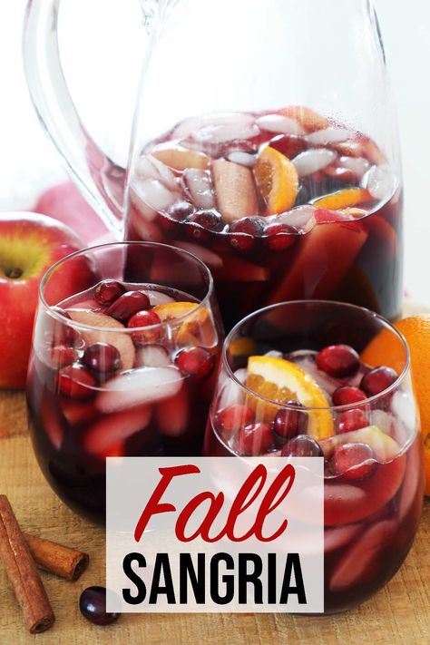 Winter Sangria Recipes, Apple Pie Sangria, Apple Sangria Recipes, Thanksgiving Sangria, Apple Cider Sangria Recipe, Best Sangria Recipe, Fall Sangria Recipes, Caramel Apple Sangria, Red Sangria Recipes