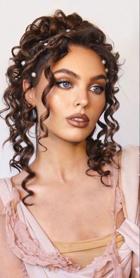 Greek Hairstyles Goddess, Ancient Greek Hair, Aphrodite Makeup, Greek Goddess Hair, Greek Goddess Makeup, Goddess Makeup Look, Greek Goddess Hairstyles, Grecian Hairstyles, Greek God Costume