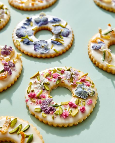 Embellished Wreath Cookies | A buttery classic, sugar cookies make a delicious treat anytime. Here, Martha heightens them to special-occasion status with a simple glaze and a fanciful combination of candied flowers, crystallized ginger, and chopped pistachios. #food #recipes #marthastewart  #cookierecipes #sugarcookies بيتي فور, Elegant Cookies, Edible Flowers Recipes, Wreath Cookies, Blossom Cookies, Green Recipes, Dandelion Recipes, Flower Cupcakes, Flower Cookies